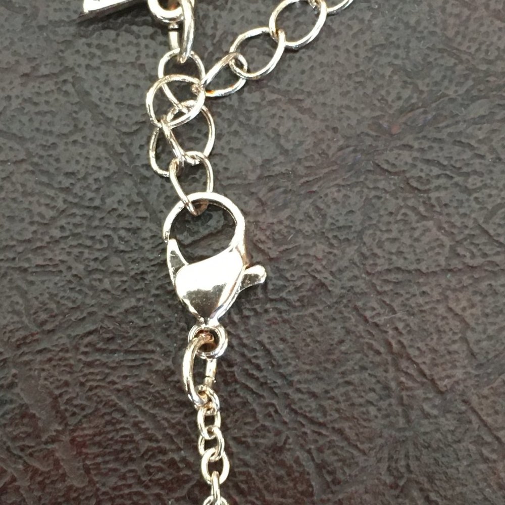 NWOT Beautiful “Guess” Necklace by Marciano-Excellent Cond. Gold tone w/Crystals - Picture 14 of 14